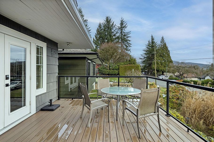 506 Tempe Crescent North Vancouver, BC - 13