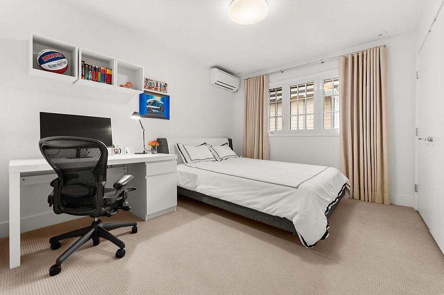 2496 W 36th Avenue Vancouver, BC - 27