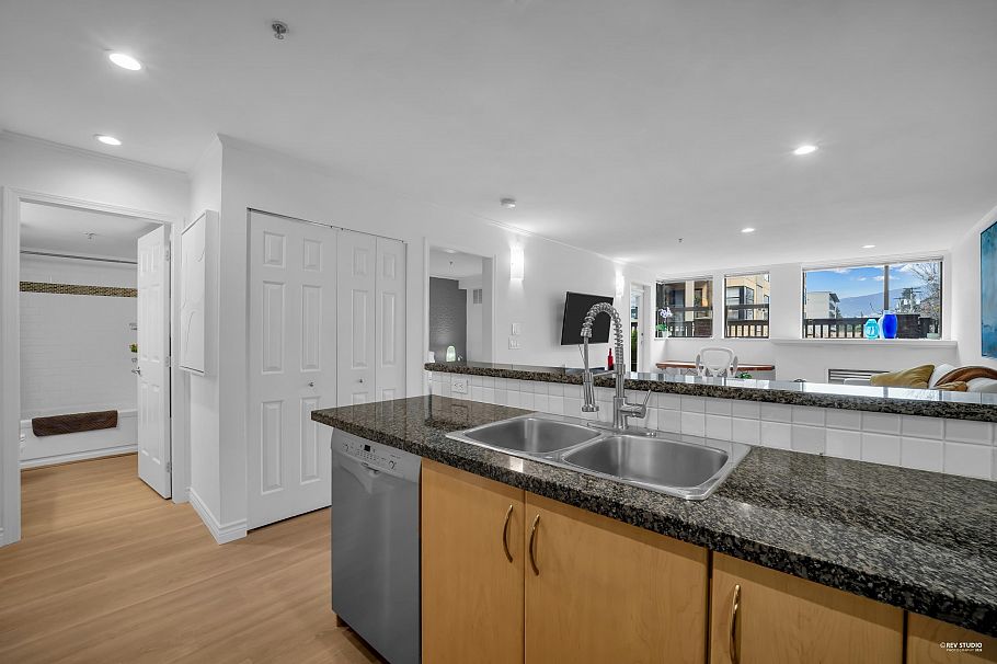 207 305 Lonsdale Avenue North Vancouver, BC - 10