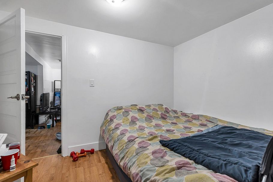 1836 E 1st Avenue Vancouver, BC - 18