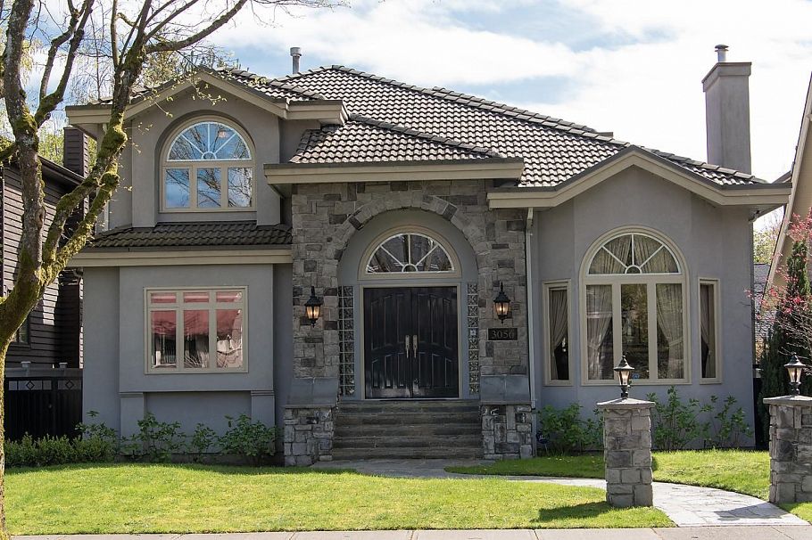 3056 W 11th Avenue Vancouver, BC - 1