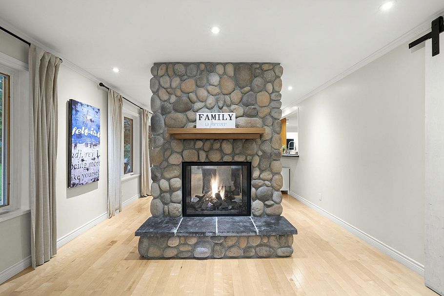 2569 Hyannis Point North Vancouver, BC - 11