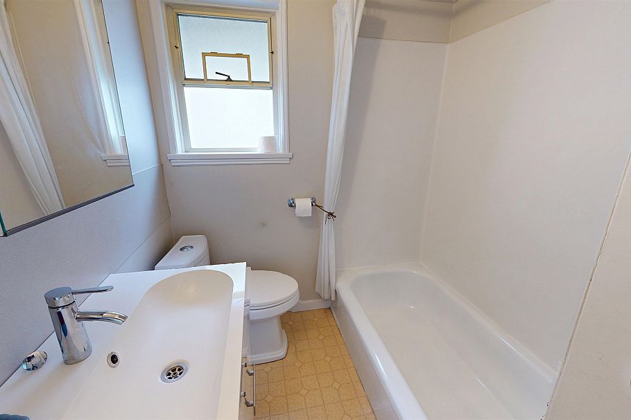 1641 E 37th Avenue Vancouver, BC - 11