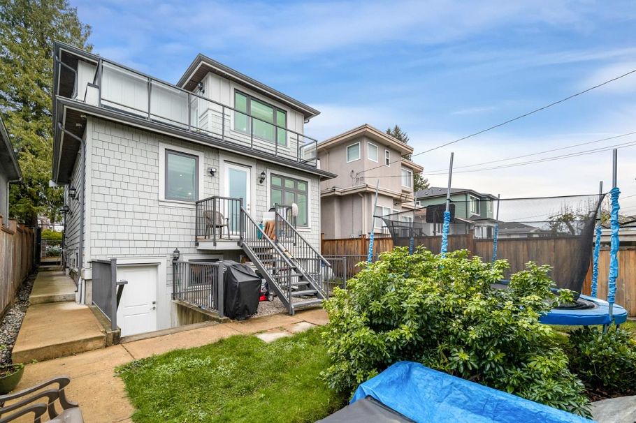1176 E 60th Avenue Vancouver, BC - 24