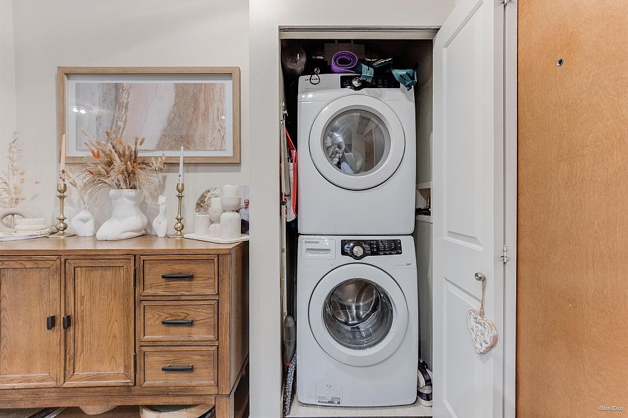 217 119 W 22nd Street North Vancouver, BC - 22