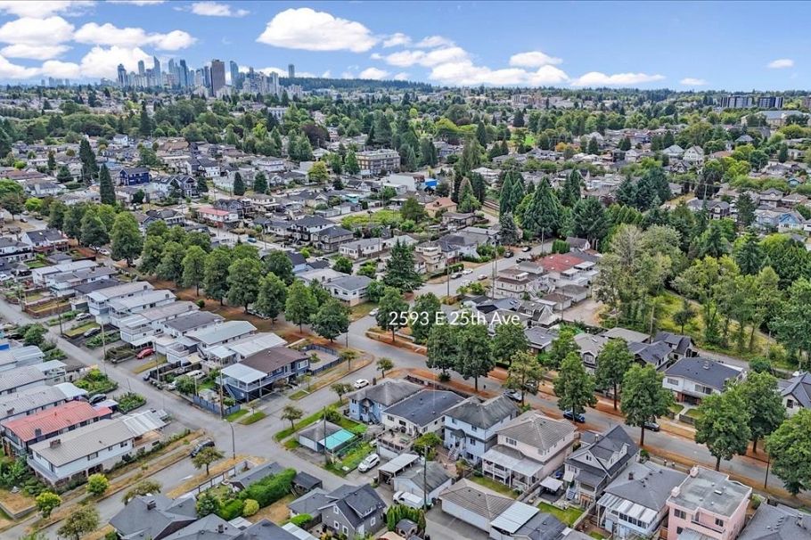 2593 E 25th Avenue Vancouver, BC - 3