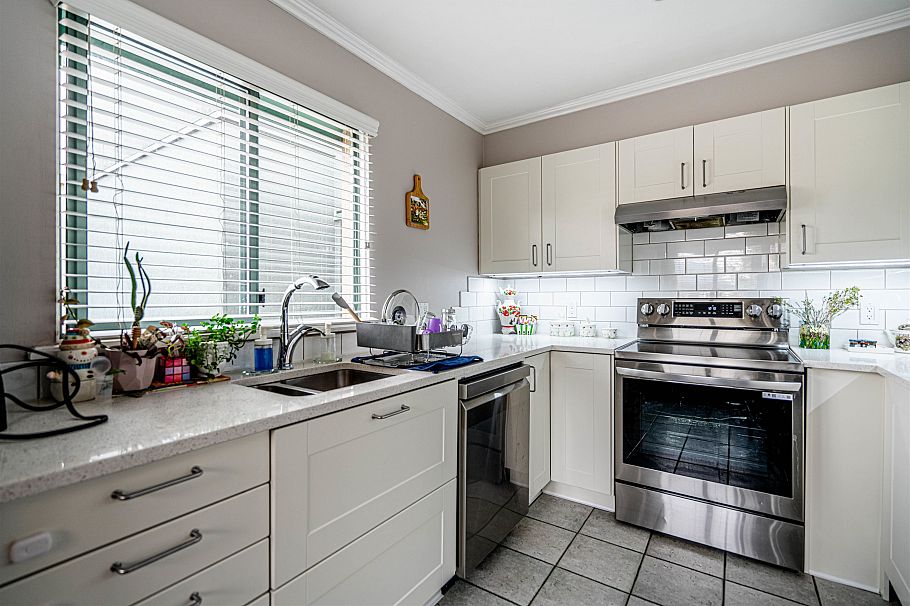 P02 223 Mountain Highway North Vancouver, BC - 4