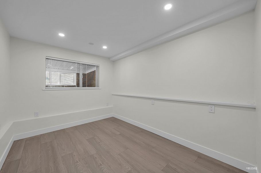 238 E 28th Street North Vancouver, BC - 22