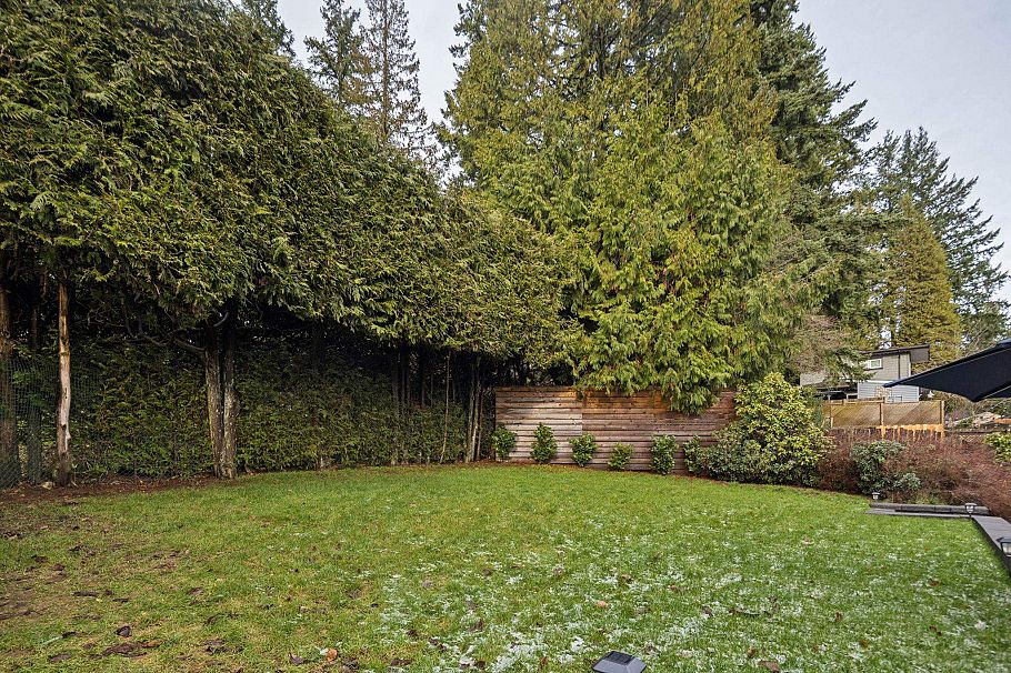 506 Tempe Crescent North Vancouver, BC - 36