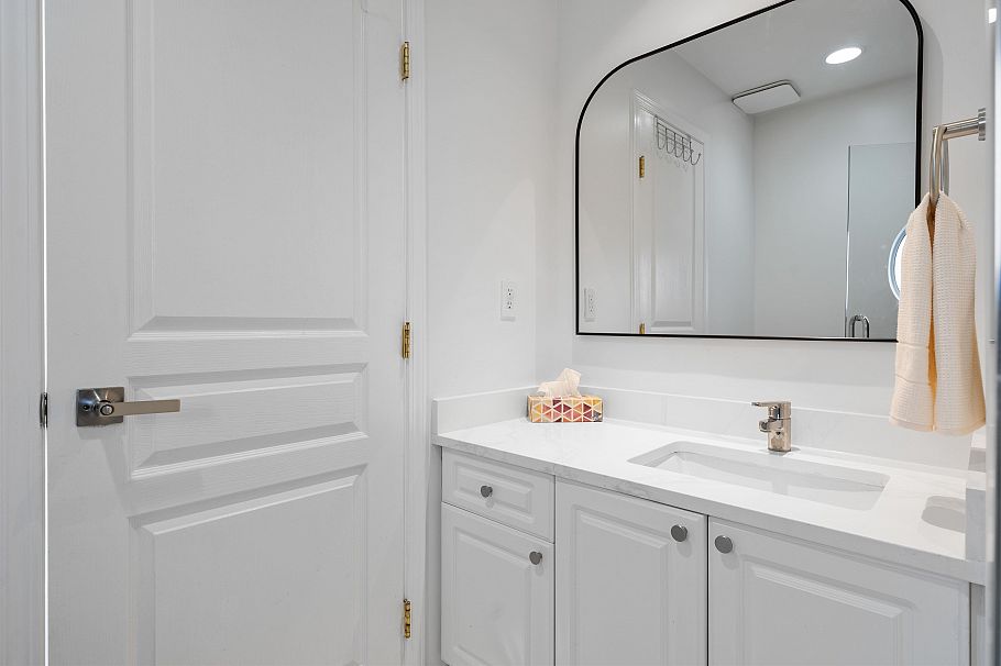 1 8581 Jellicoe Street Vancouver, BC - 31