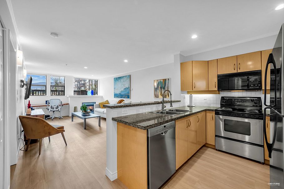 207 305 Lonsdale Avenue North Vancouver, BC - 15