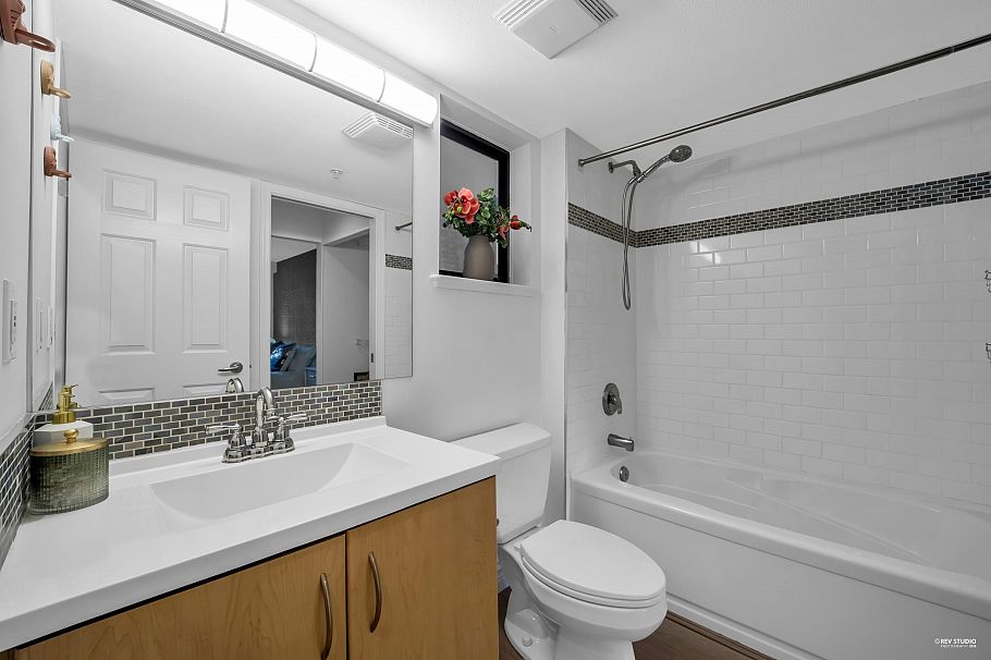 207 305 Lonsdale Avenue North Vancouver, BC - 22