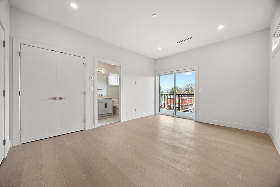 3015 E 19th Avenue Vancouver, BC - 22