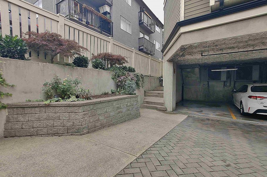 2055 Triumph Street Vancouver, BC - 21