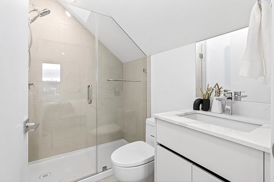 2 6933 Prince Edward Street Vancouver, BC - 6