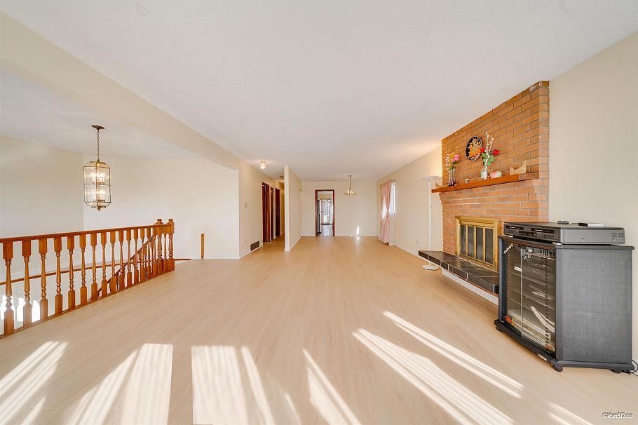 2175 E 54th Avenue Vancouver, BC - 5