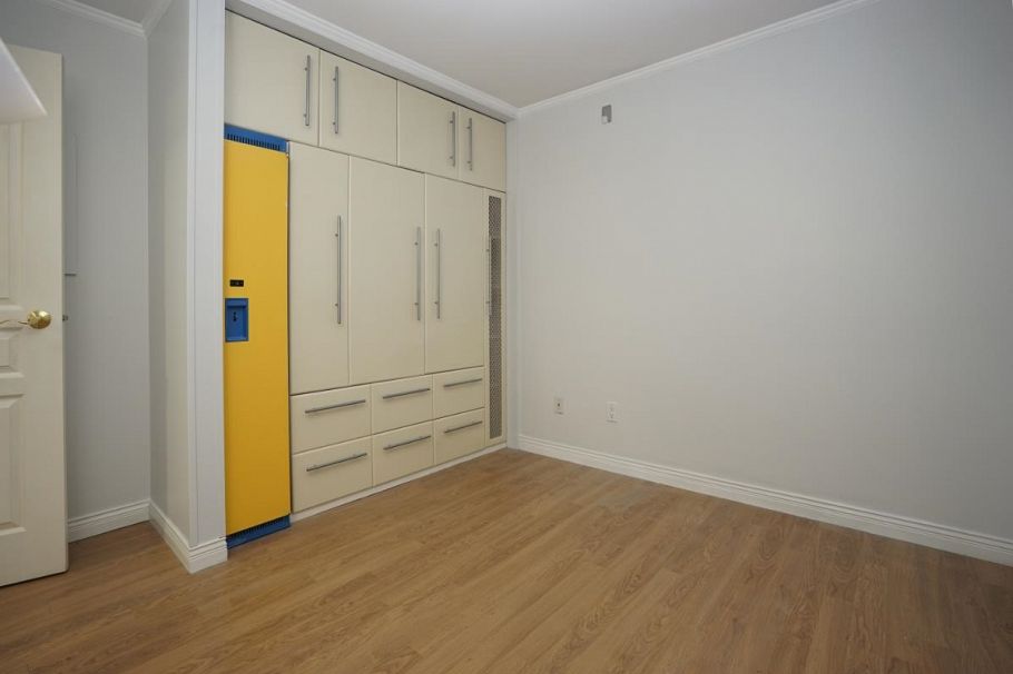 4 8430 Jellicoe Street Vancouver, BC - 9