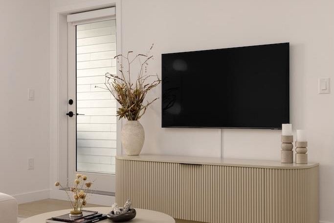 210 2450 Garden Drive Vancouver, BC - 3