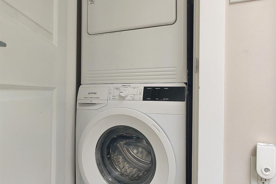 2055 Triumph Street Vancouver, BC - 20