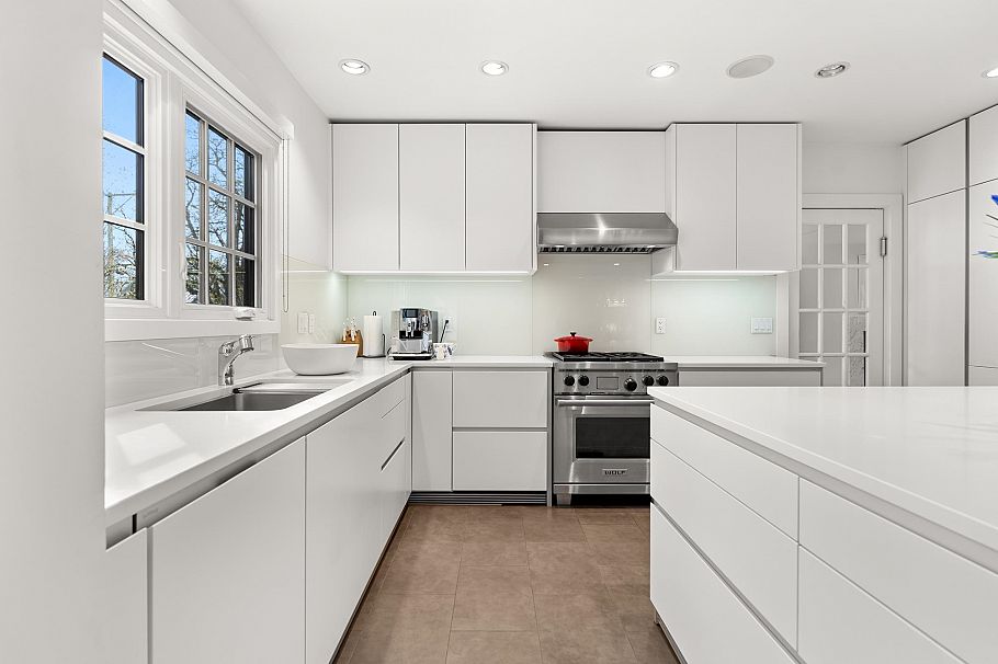 2496 W 36th Avenue Vancouver, BC - 16