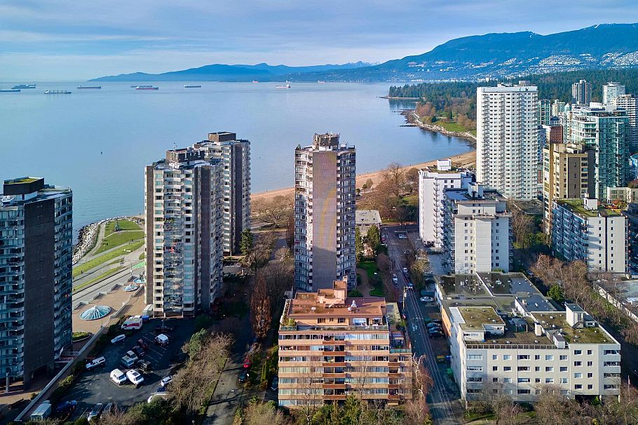 302 1315 Cardero Street Vancouver, BC - 1