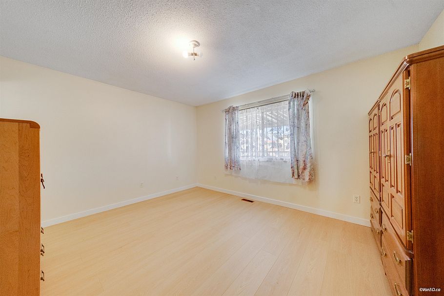 2175 E 54th Avenue Vancouver, BC - 16