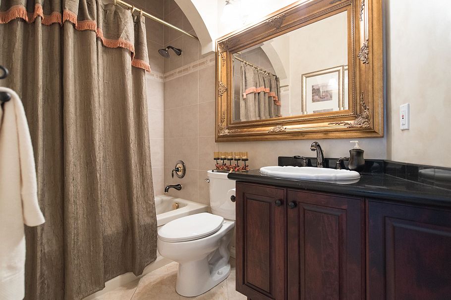 3056 W 11th Avenue Vancouver, BC - 14