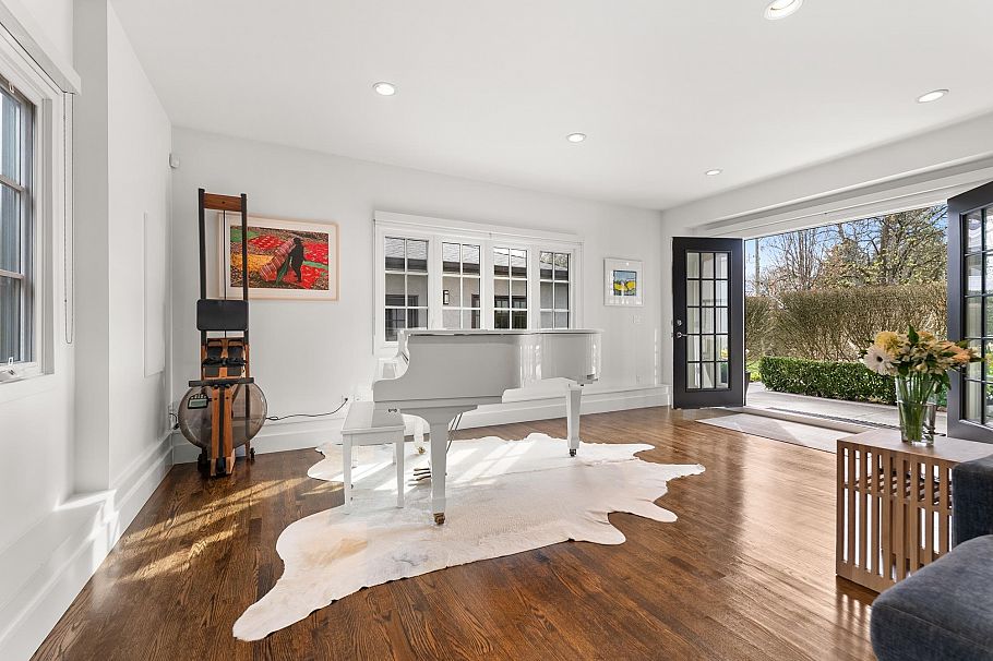 2496 W 36th Avenue Vancouver, BC - 9