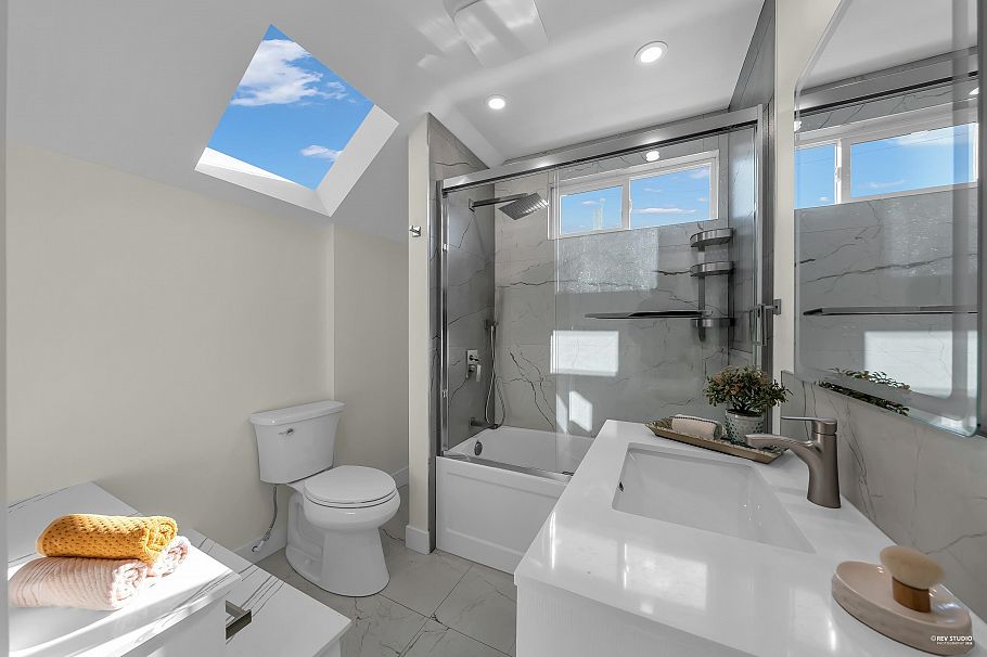 238 E 28th Street North Vancouver, BC - 7