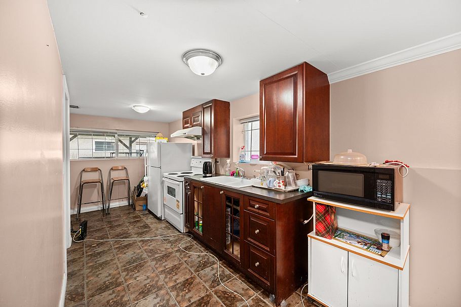 2625 E 21st Avenue Vancouver, BC - 17