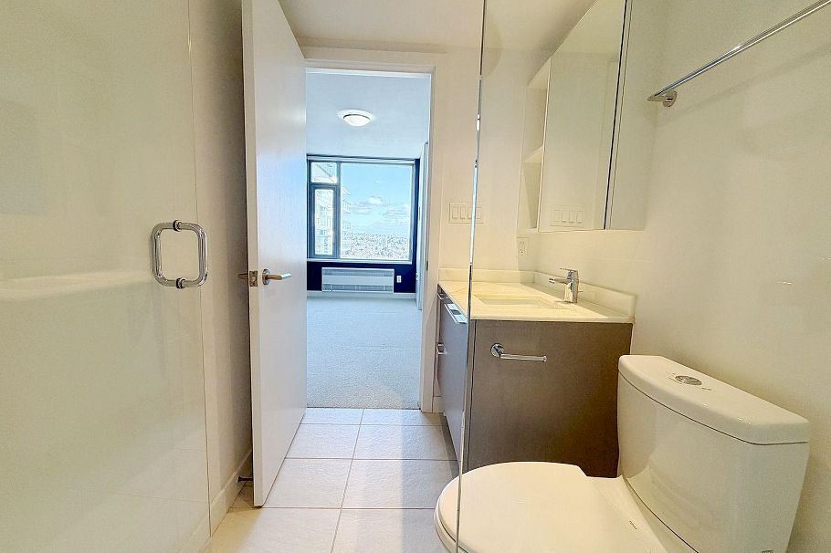 2504 8131 Nunavut Lane Vancouver, BC - 11