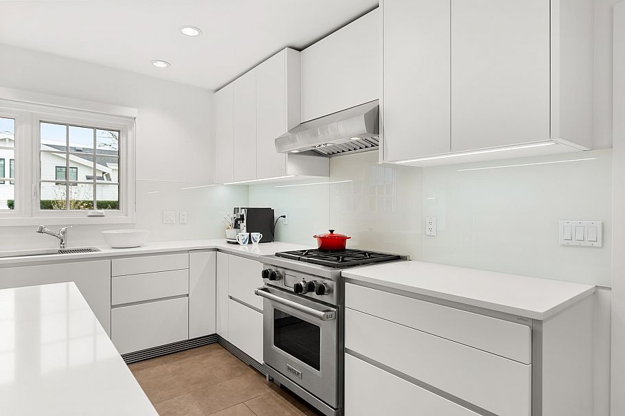 2496 W 36th Avenue Vancouver, BC - 17