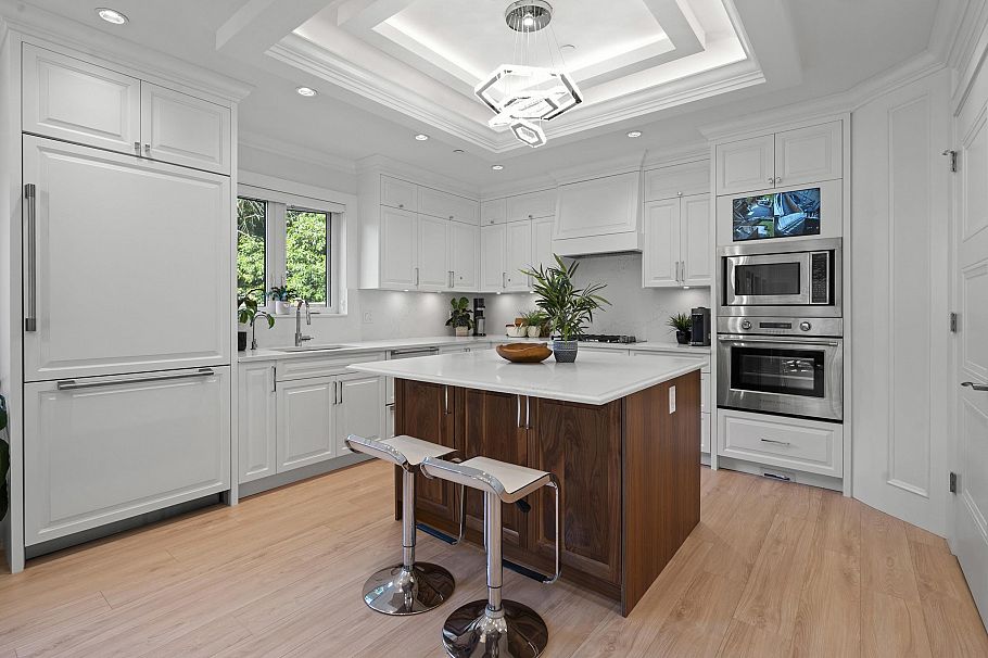 2377 W 7th Avenue Vancouver, BC - 4