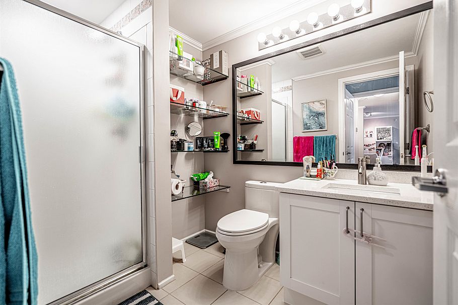 P02 223 Mountain Highway North Vancouver, BC - 15