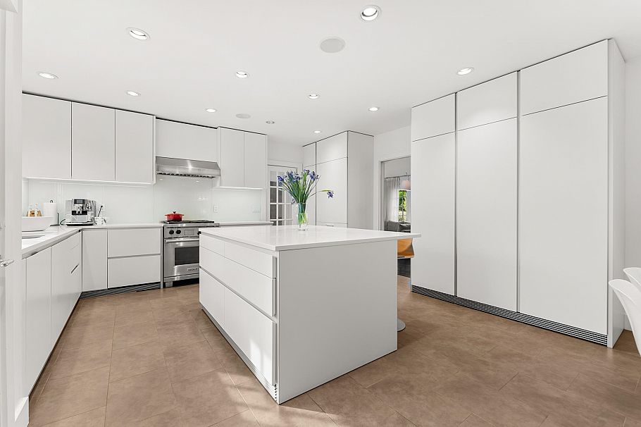 2496 W 36th Avenue Vancouver, BC - 14