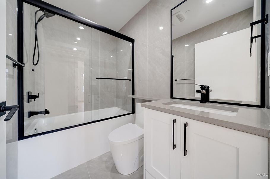 2 4463 Walden Street Vancouver, BC - 25