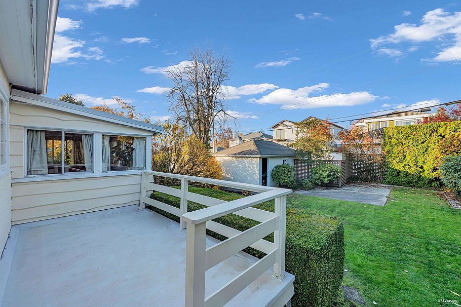 2225 W 22nd Avenue Vancouver, BC - 17