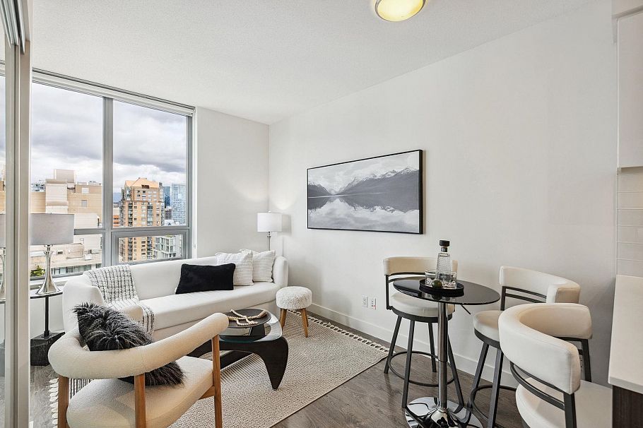 2203 1308 Hornby Street Vancouver, BC - 1