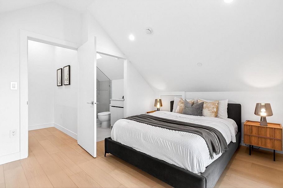 2 6933 Prince Edward Street Vancouver, BC - 23