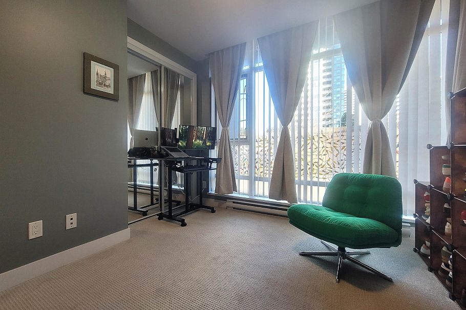 TH2 2077 Rosser Avenue Burnaby, BC - 1