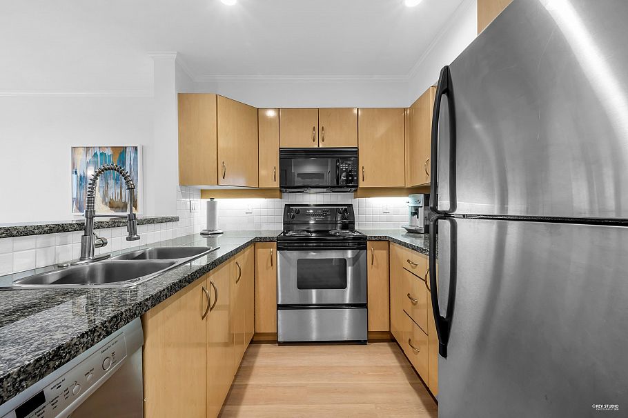 207 305 Lonsdale Avenue North Vancouver, BC - 3