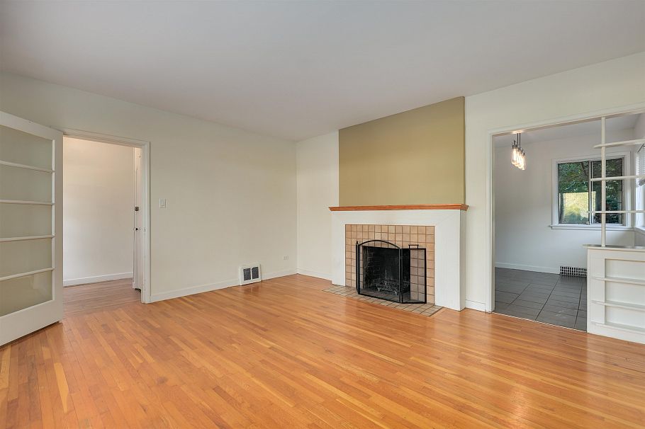 509 E Keith Road North Vancouver, BC - 4