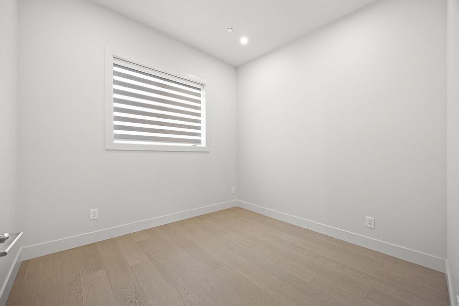 3015 E 19th Avenue Vancouver, BC - 14