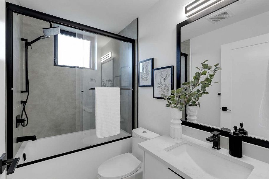 1 3558 Turner Street Vancouver, BC - 26