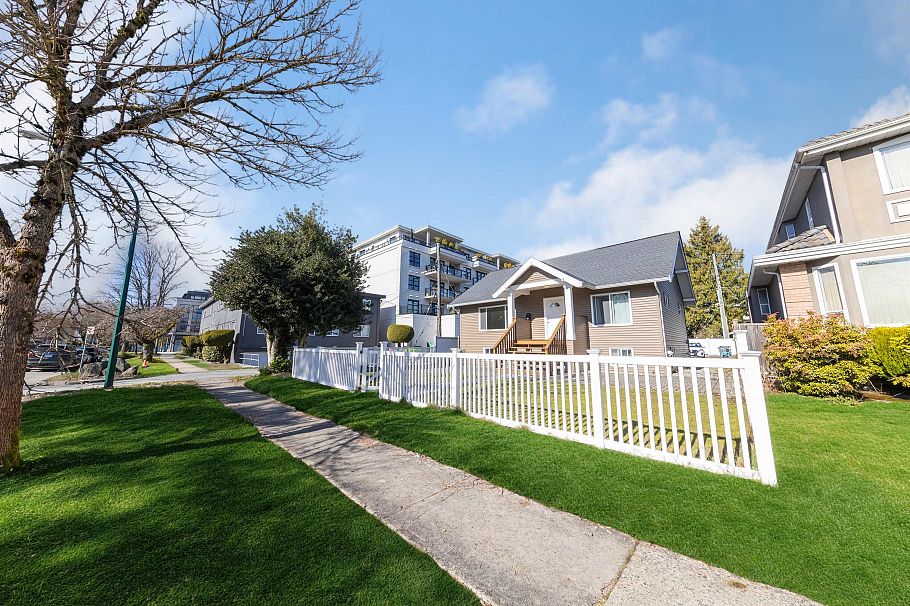 2079 W 46th Avenue Vancouver, BC - 2