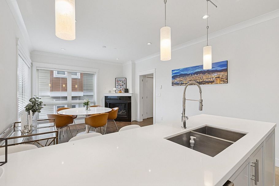 4 651 W 14th Street North Vancouver, BC - 17