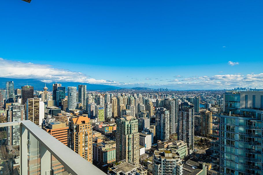 4306 1289 Hornby Street Vancouver, BC - 2