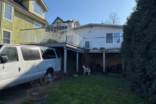 2071 E 4th Avenue Vancouver, BC - 3