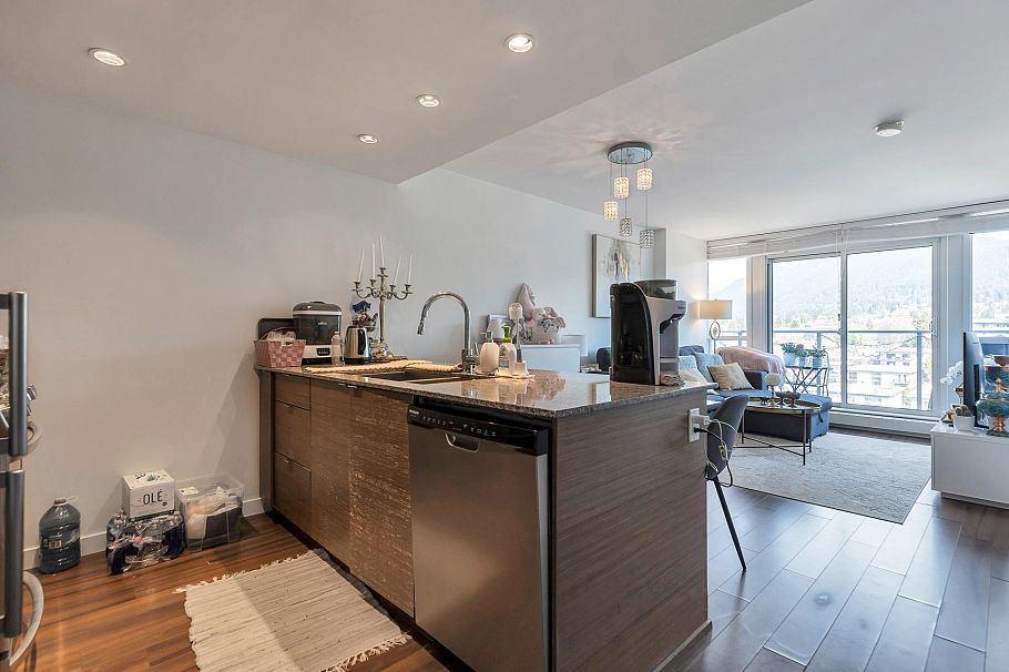 704 135 E 17th Street North Vancouver, BC - 9