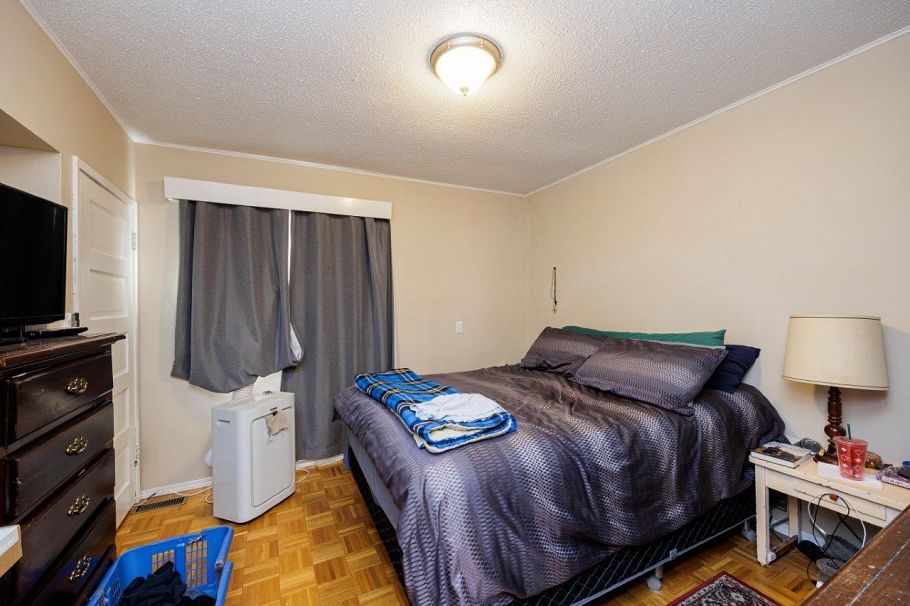 123 E Kings Road North Vancouver, BC - 12